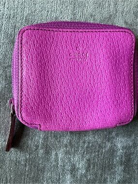 GucciSmall  Leather Zip-Around Wallet for money and change.Original Gucci.